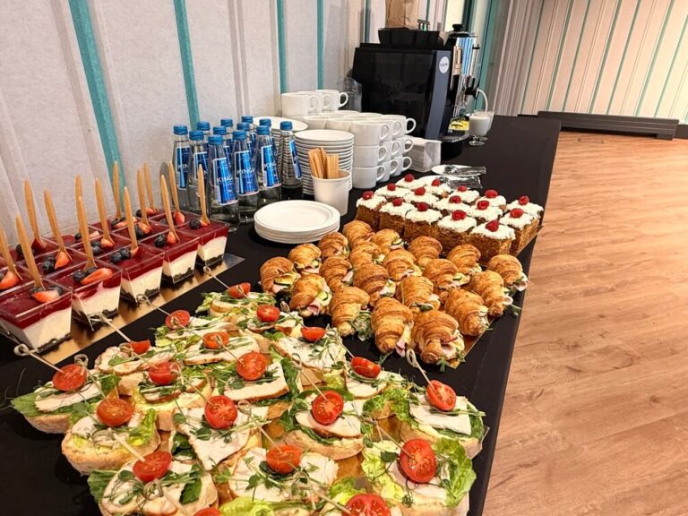 Catering konferencyjny Wrocław – kompleksowa obsługa szkoleń i wydarzeń biznesowych